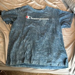 L Champion t shirt